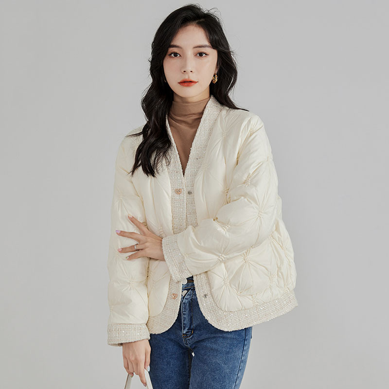 Winter Clothing Trends - เสื้อแจ็คเก็ตขนเป็ดสีขาวสำหรับฤดูใบไม้ร่วงและฤดูหนาว คอวี ตัดต่อผ้า น้ำหนักเบา เสื้อโค้ทผู้หญิงแบบเย็บติดกัน แขนยาว
